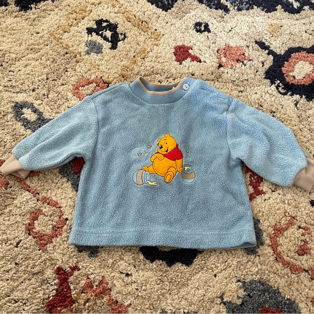VINTAGE Winnie the Pooh crew sweater
